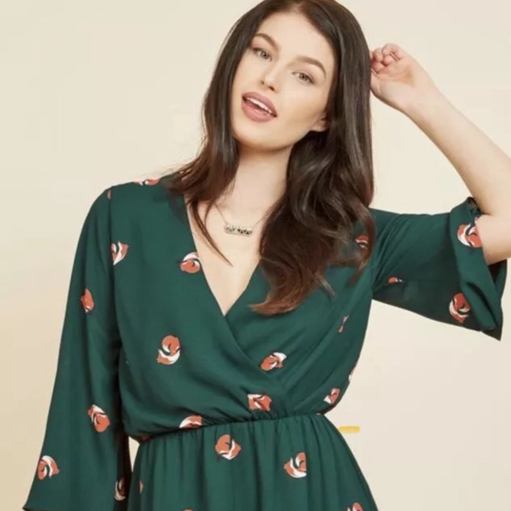 Elegant Green Midi Dress with Floral Accents
